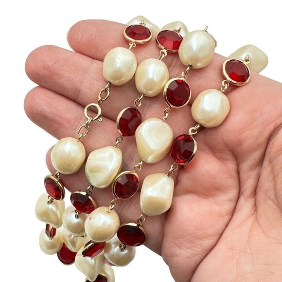 Womans Necklace Red Crystal Faux Pearl 34 Inch Gold Tone Statment Vintage - Picture 4 of 5
